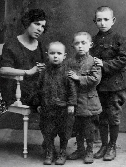 4-Pesach-1922-youngest-of-3-brothers-stands-beside-his-mother-along-with-Sholom-center-and-Hirszl-the-eldest-alsp-murdered-during-a-pogrom-Copy