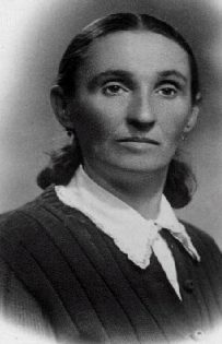 9 Genya Berkowsky, Lea Friedberg's mother, spent the war years with the Bielski partisans - Copy