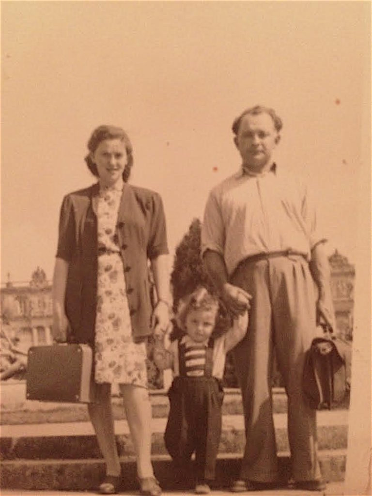 Judith and Motke Ginsburg with son, Chaim