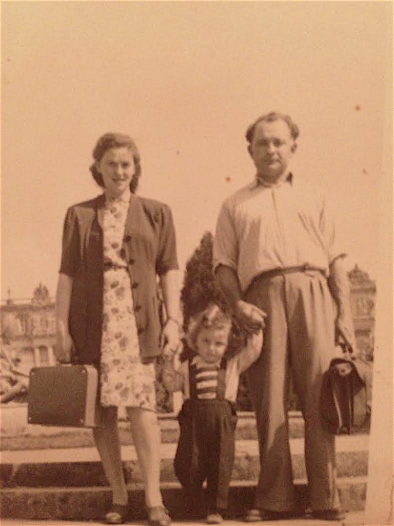 Yudis and Motke Ginsburg with son Chaim